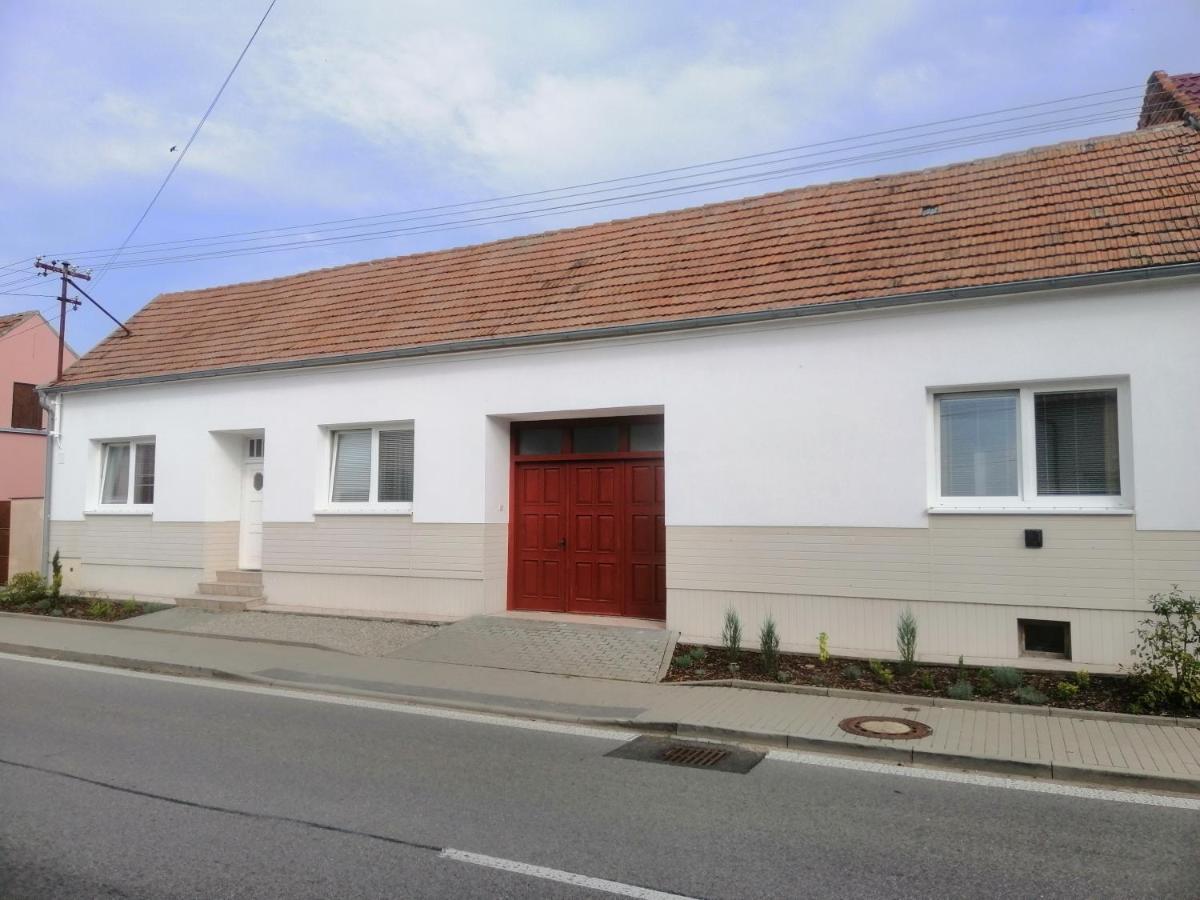 Nakonci Apartment Vacenovice Luaran gambar